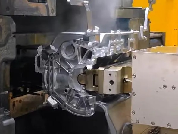 &Eacute;p Nhựa - Đ&uacute;c Nh&ocirc;m